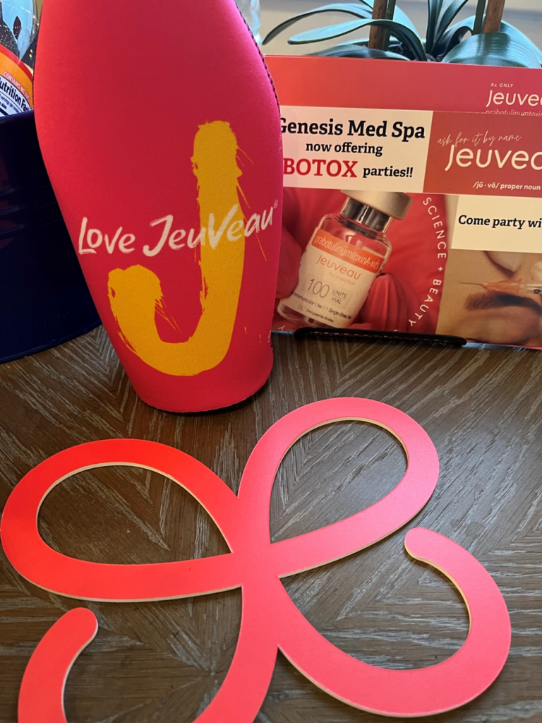 Pink "Love Jeuveau" water bottle holder